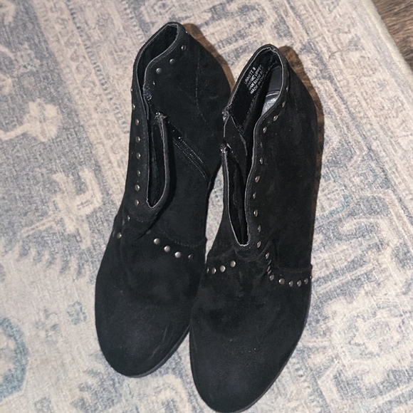 Black wedge boots with studs - Picture 2 of 2